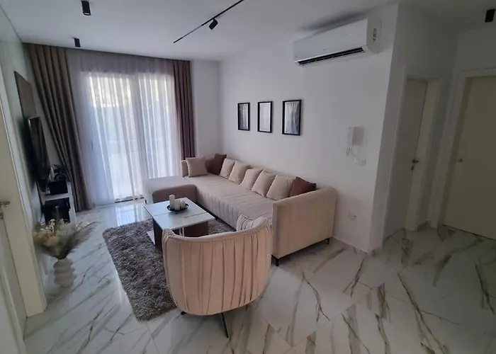Crystal Coast F57 * Golem (Tirana)